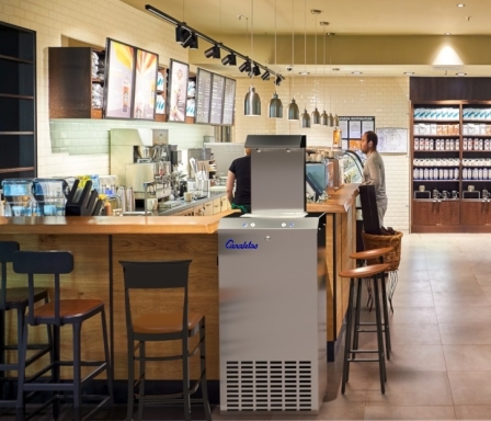 Quelques organisations revendiquent que de l'eau du robinet soit servie dans l'hôtellerie 