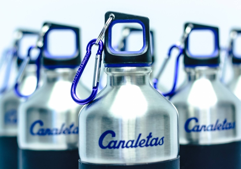 Water, an essential element. Water coolers are important in the cities. 